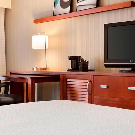 Courtyard By Marriott Champaign Ξενοδοχείο Εξωτερικό φωτογραφία