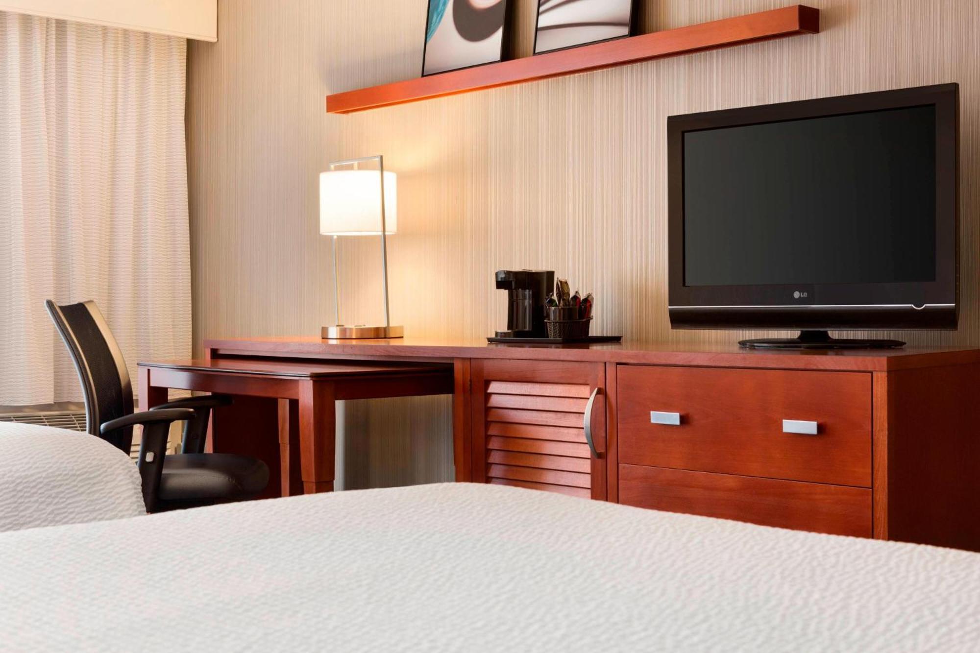 Courtyard By Marriott Champaign Ξενοδοχείο Εξωτερικό φωτογραφία