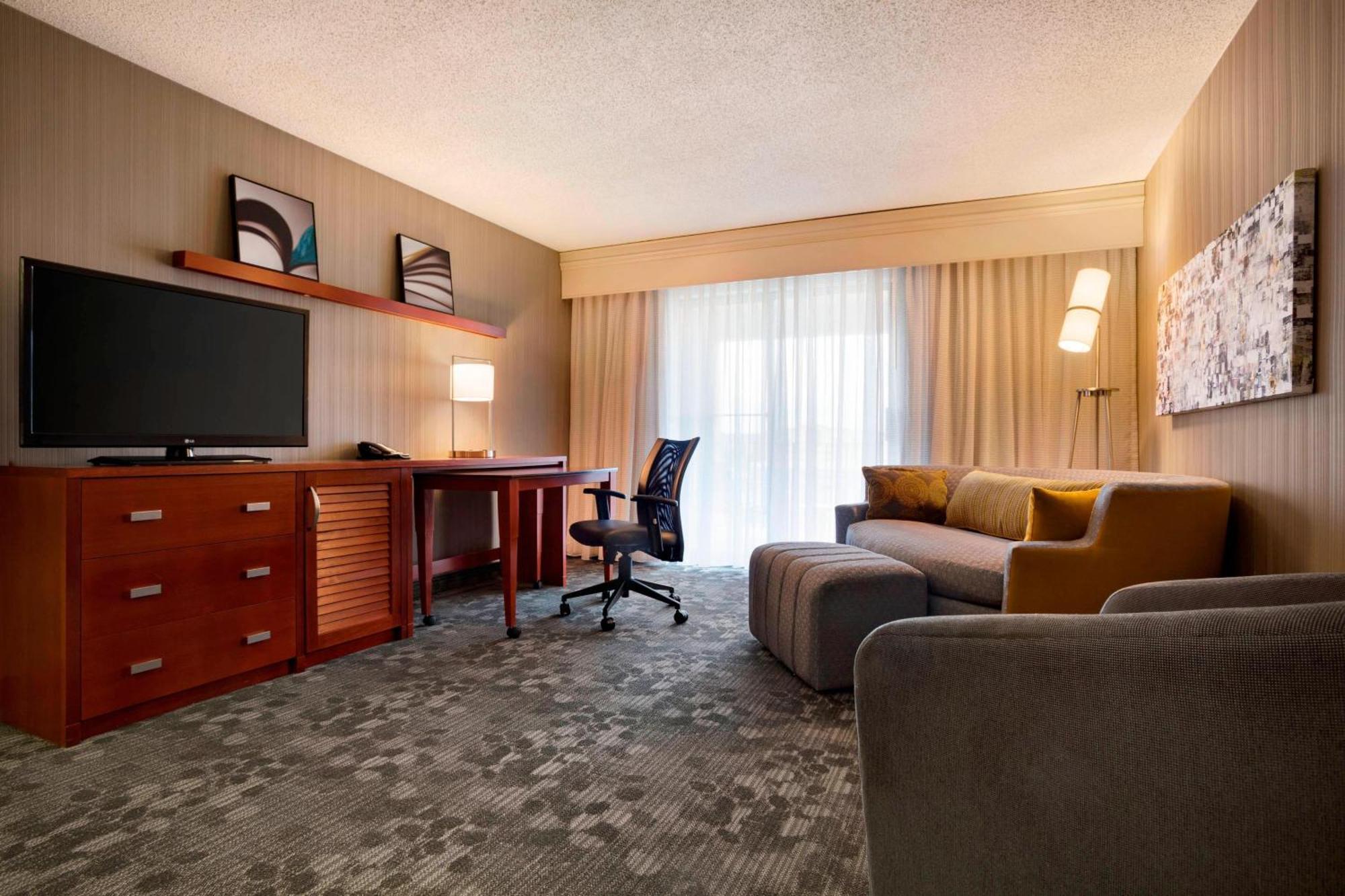 Courtyard By Marriott Champaign Ξενοδοχείο Εξωτερικό φωτογραφία
