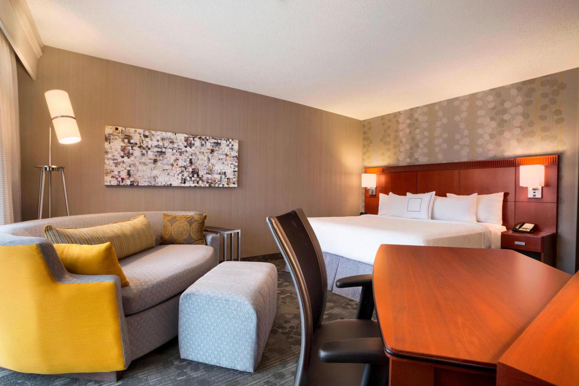 Courtyard By Marriott Champaign Ξενοδοχείο Εξωτερικό φωτογραφία
