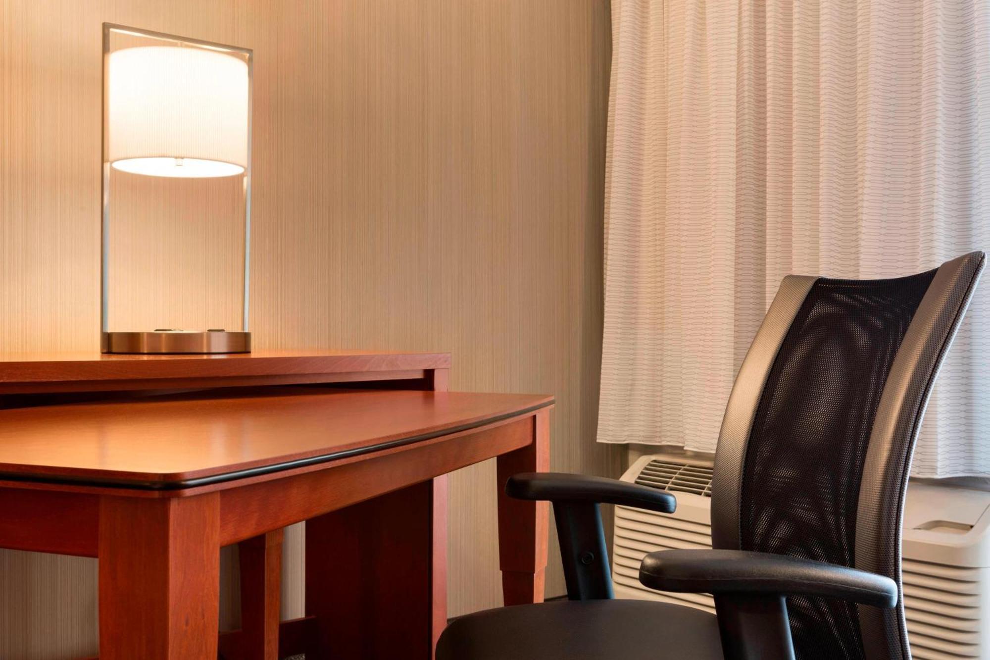 Courtyard By Marriott Champaign Ξενοδοχείο Εξωτερικό φωτογραφία