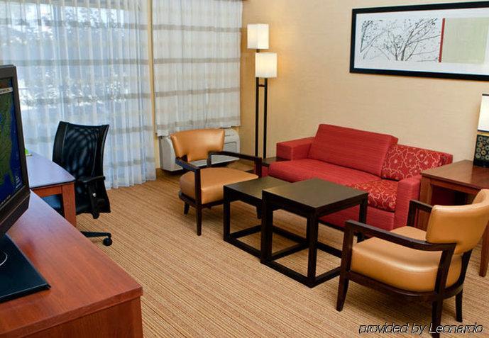 Courtyard By Marriott Champaign Ξενοδοχείο Δωμάτιο φωτογραφία